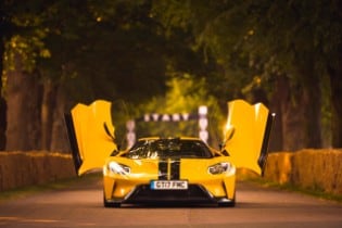 Ford GT und Ford Mustang GT4 demonstrieren Strassen- und ... Ford GT und Ford Mustang GT4 demonstrieren Strassen- und ...
