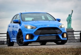 Serienmäßig 350 PS stark: Ken Block lässt den neuen Ford ...