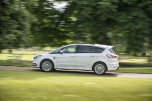 335 Ford S-MAX Vignale