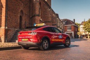 Mustang Mach-E als lesauto – goed voor milieu én leerlin