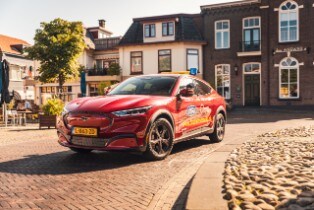 Mustang Mach-E als lesauto – goed voor milieu én leerlin