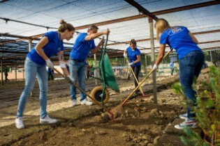 Ford España participa un año más en el mes del voluntaria...