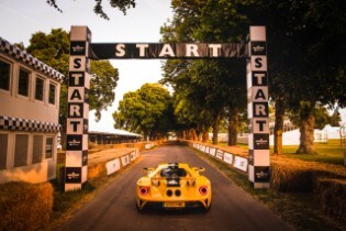 Ford GT, Mustang GT4 Demonstrate Ford Road and Race Perfo... Ford GT, Mustang GT4 Demonstrate Ford Road and Race Perfo...