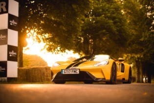 Ford GT, Mustang GT4 Demonstrate Ford Road and Race Perfo... Ford GT, Mustang GT4 Demonstrate Ford Road and Race Perfo...