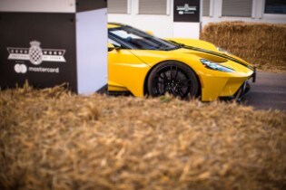 Ford GT, Mustang GT4 Demonstrate Ford Road and Race Perfo... Ford GT, Mustang GT4 Demonstrate Ford Road and Race Perfo...