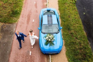 Trouwen in stijl – jonge stellen kiezen Ford Mustang als ... Trouwen in stijl – jonge stellen kiezen Ford Mustang als ...