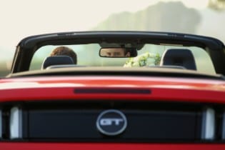 Trouwen in stijl – jonge stellen kiezen Ford Mustang als ... Trouwen in stijl – jonge stellen kiezen Ford Mustang als ...