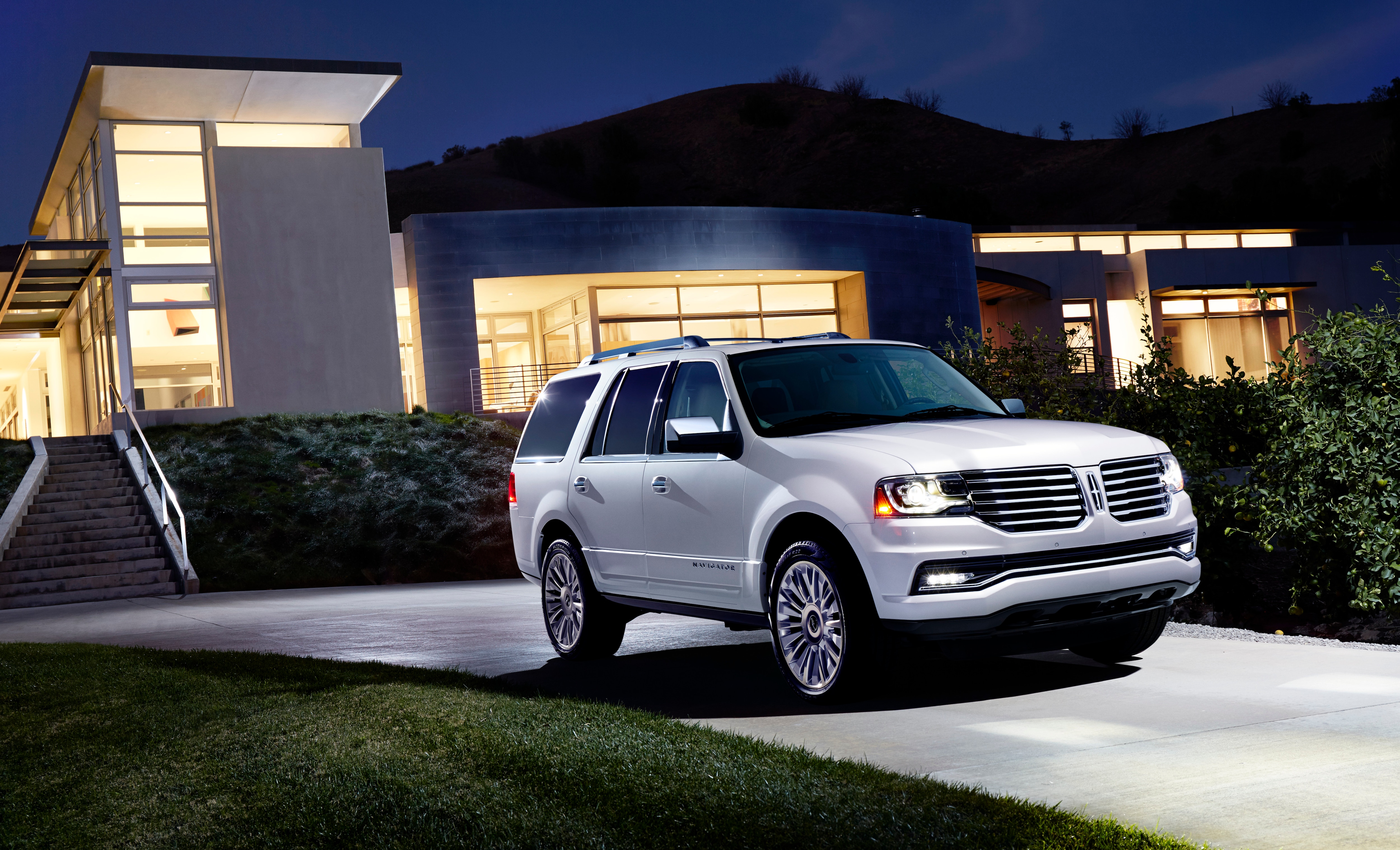 Inside and Out, 2015 Lincoln Navigator Redefines Elegance in a Full ... Inside and Out, 2015 Lincoln Navigator Redefines Elegance in a Full ...