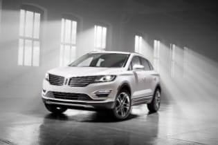 Lincoln Debuts 2015 Models at Barrett-Jackson Auction