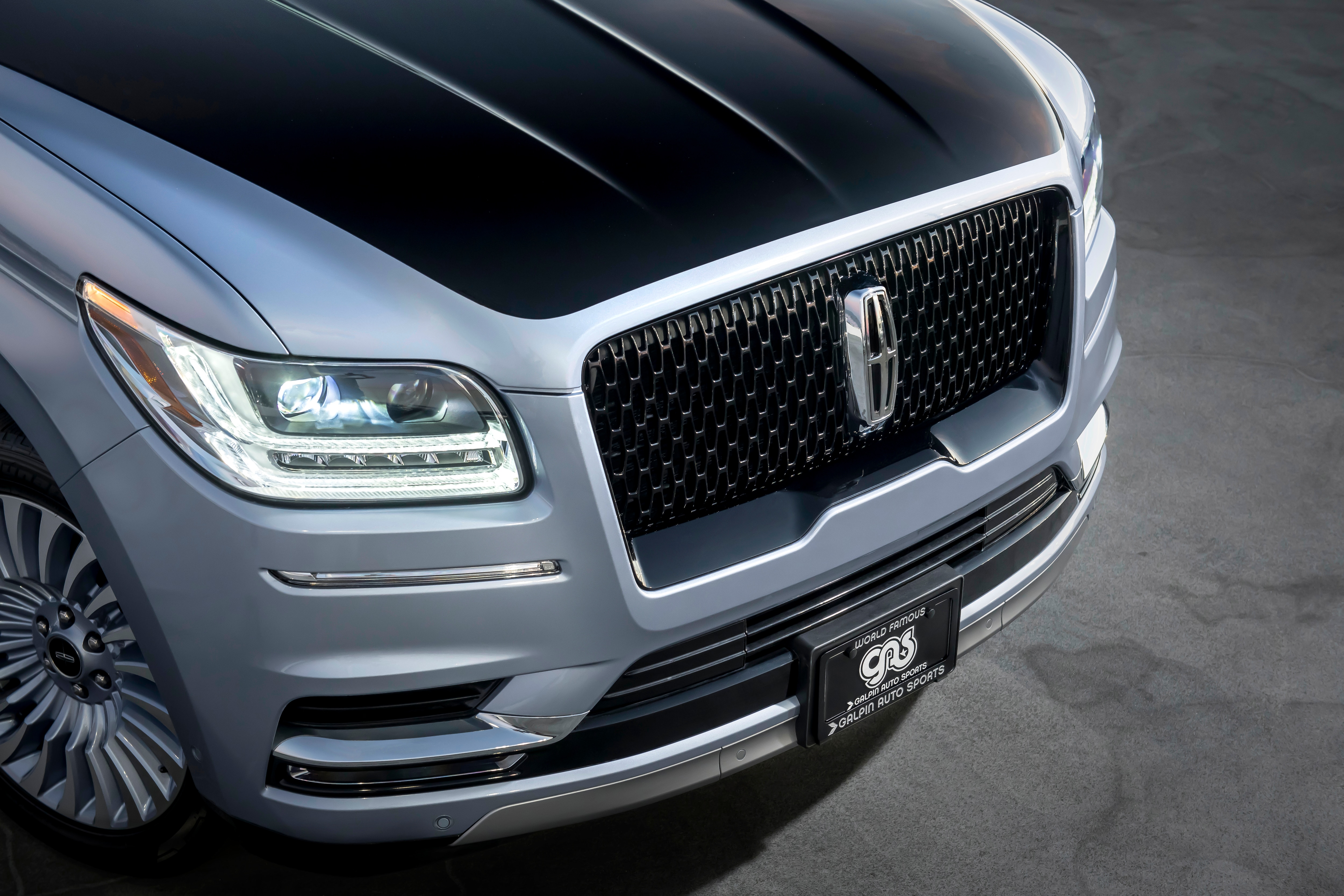 Lincoln Navigator Black Gold Edition Debuts In China