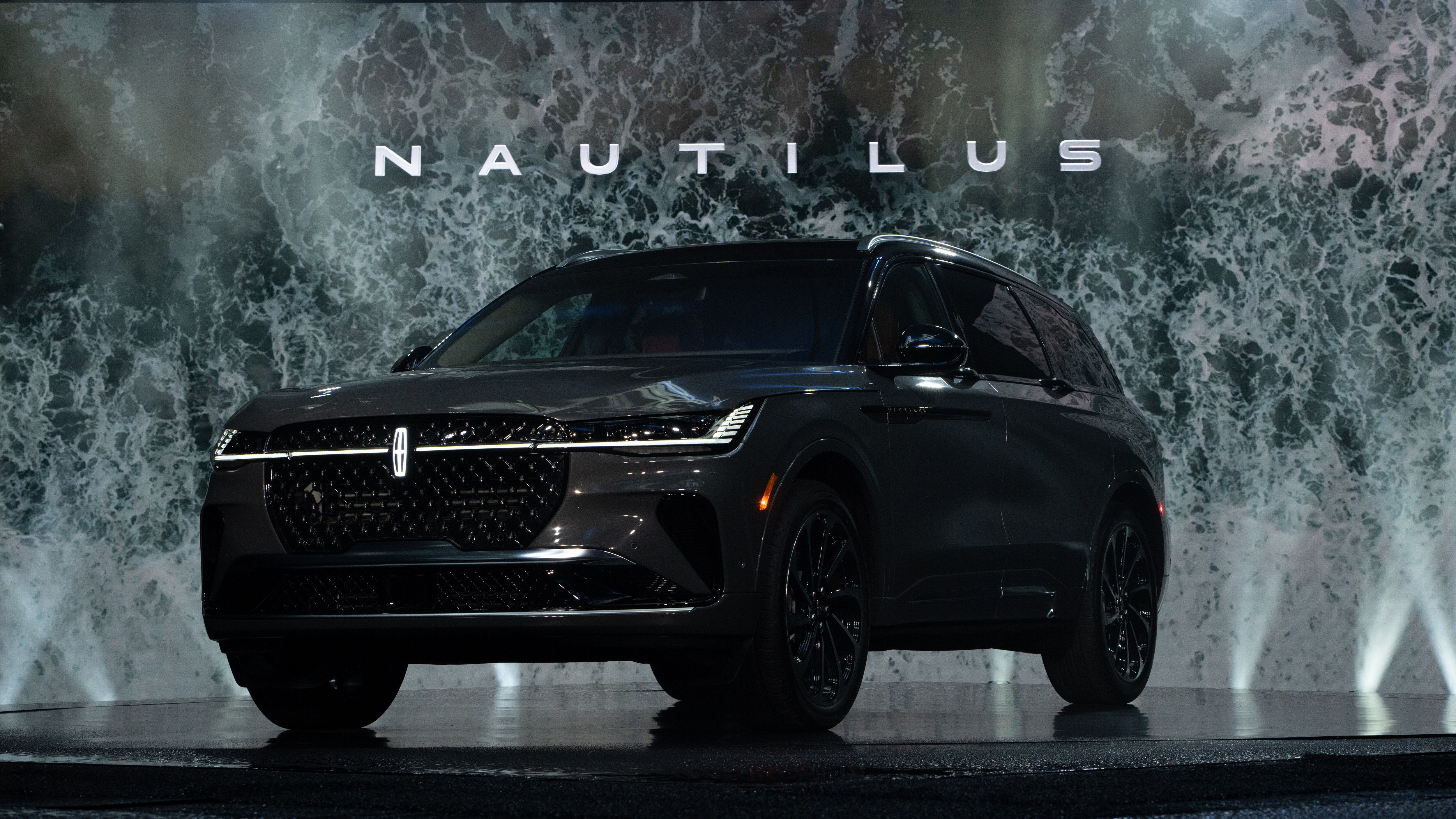 Lincoln reveals redesigned Nautilus SUV for model year 2024