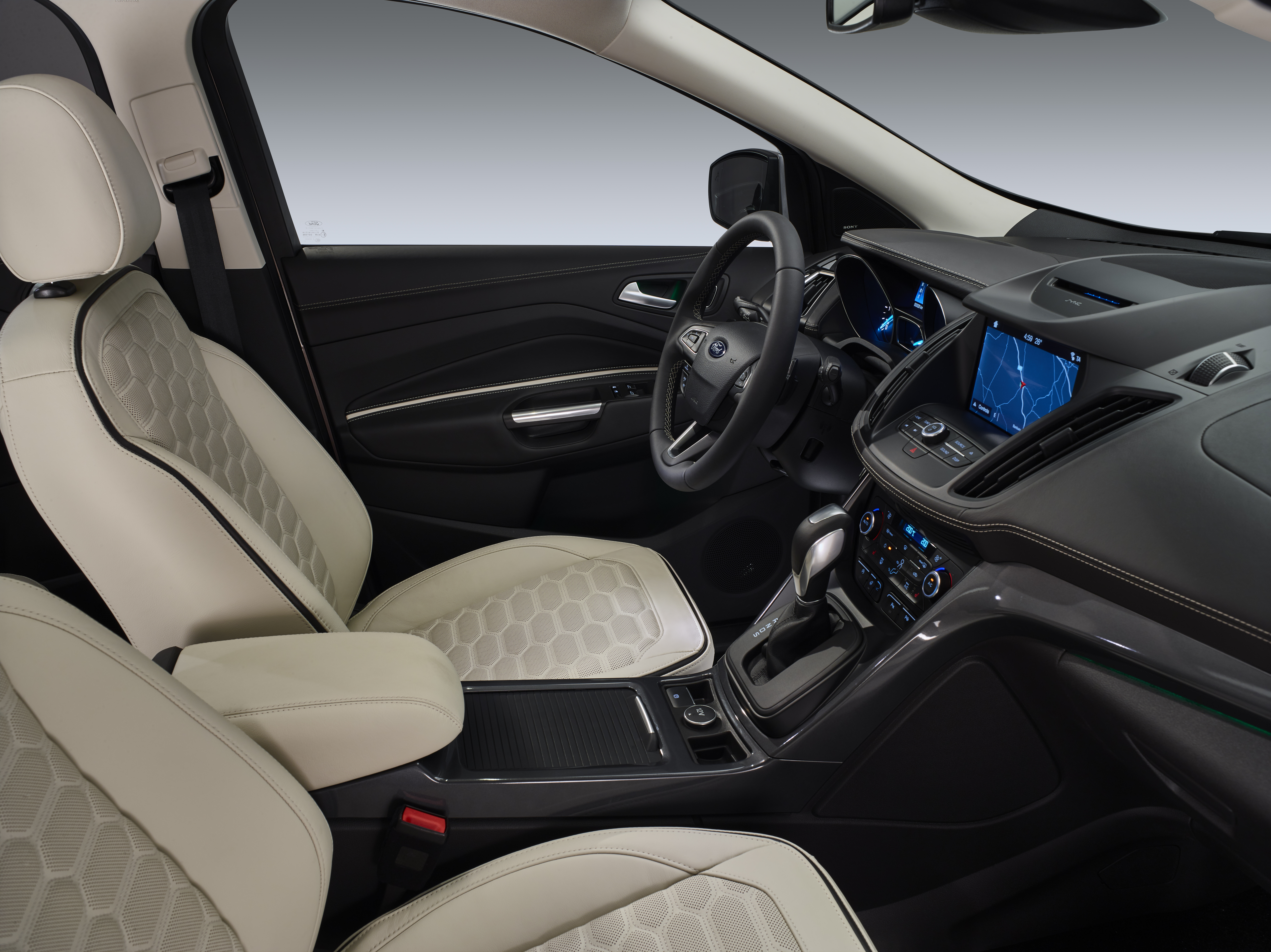 Ford Prasentiert Neuen Kuga Vignale Aufgewertetes Suv Mit Exklusiven Services Erweitert Premium Angebot Switzerland Deutsch Ford Media Center