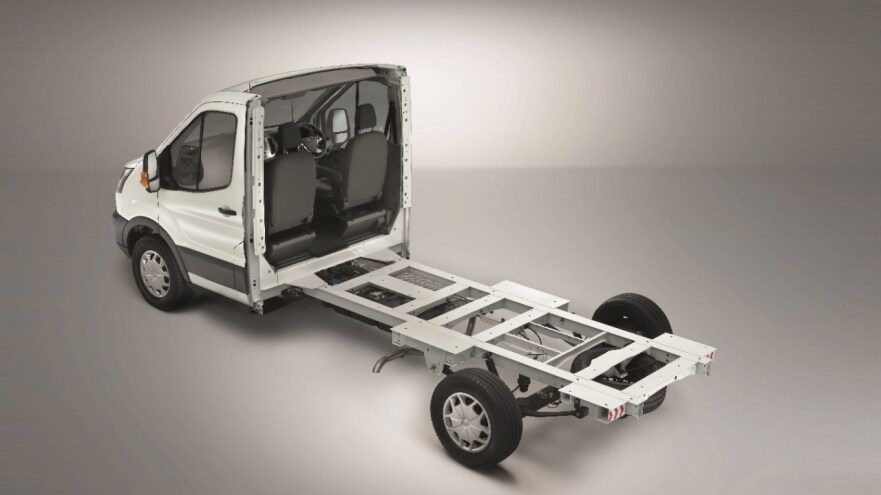 Neues Ford Transit Tiefrahmenfahrgestell: niedriger Laderaumboden, bis zu 200 Kilogramm zusätzliche Nutzlast