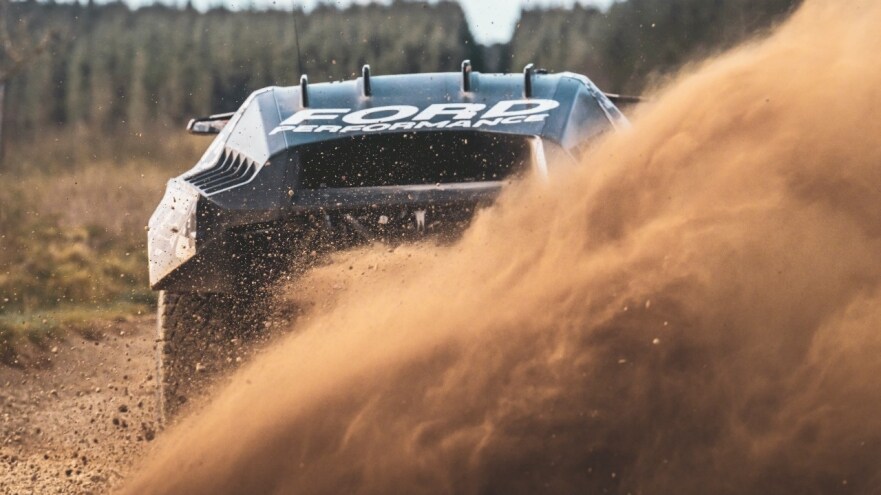 Ford Performance anuncia la participación del Ford Raptor en el Rally Dakar 2025 con dos iconos del off-road: Carlos Sainz y Nani Roma