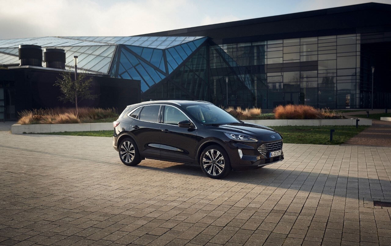 Ford Kuga Voll-Hybrid: Künstliche Intelligenz des AWD-Systems hilft auf rutschiger Fahrbahn und spart Kraftstoff