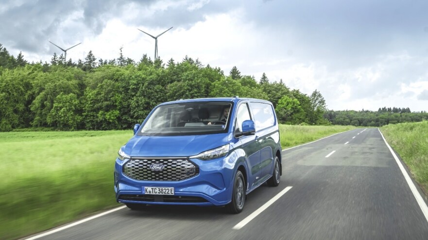 Entièrement nouveau et électrique : le E-Transit Custom prêt à dynamiser la productivité des petites entreprises
