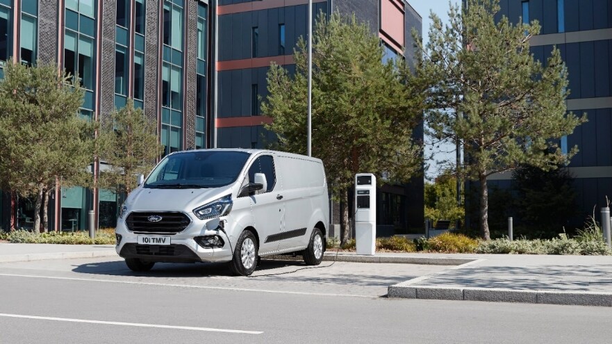 Versatili ed ecosostenibili, i veicoli commerciali elettrificati sono il futuro della mobilità urbana europea 