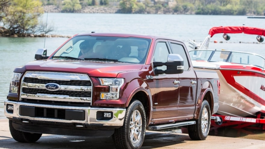 Le tout nouveau dispositif d’assistance de remorque en marche arrière Pro du Ford F-150 facilite la marche arrière Pro et le stationnement d'une remorque plus que jamais auparavant