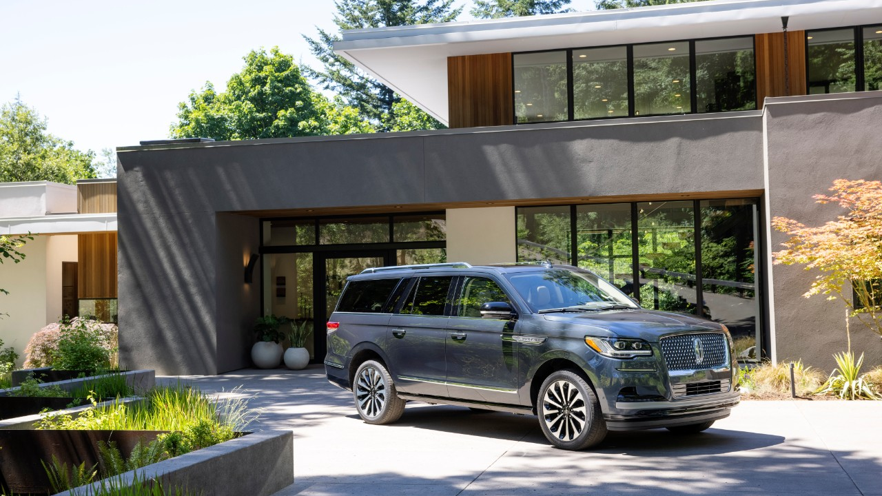 New Lincoln Navigator Commands the Road with Elevated Design, Advanced ...